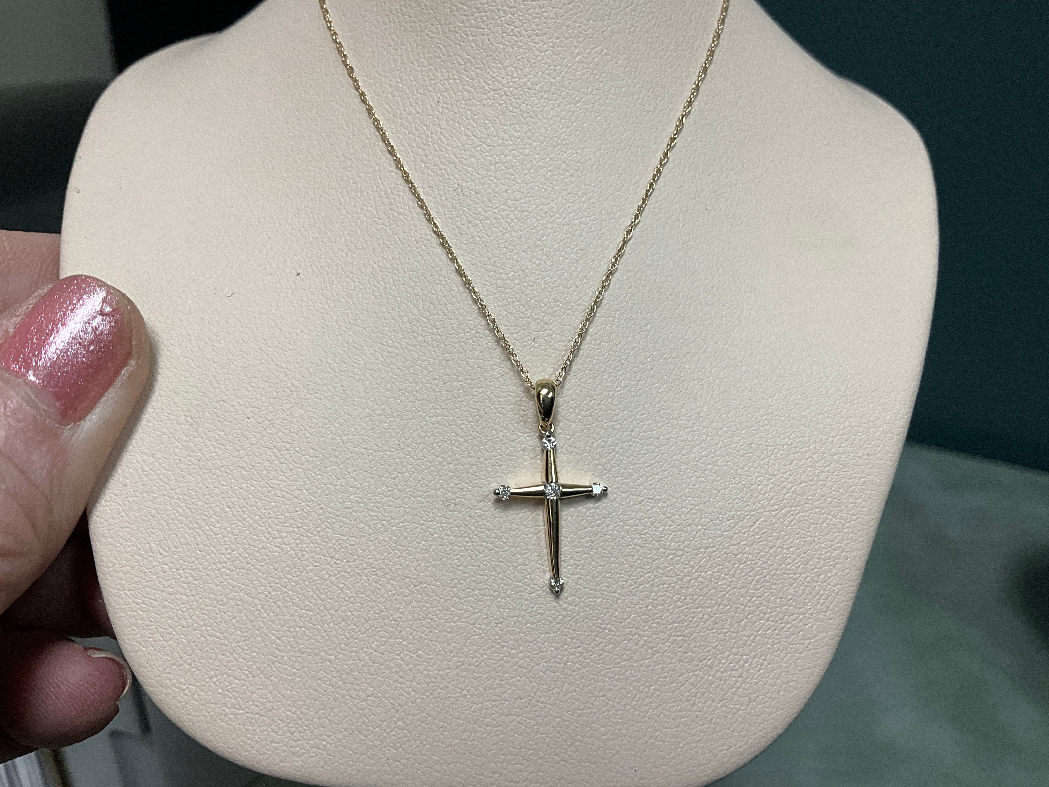 14KY Cross Necklace w/Diamonds .06CTW