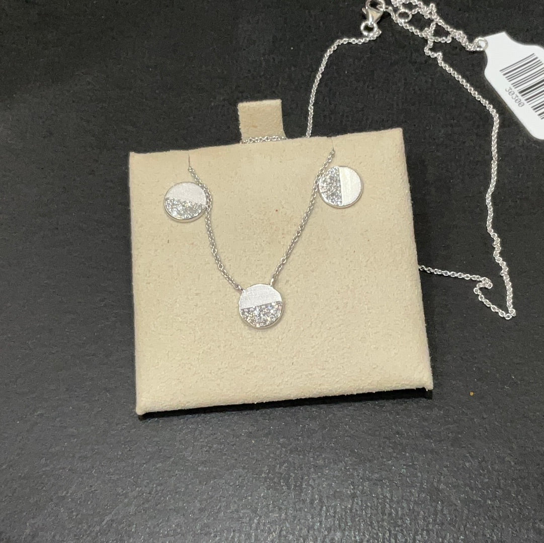 14KW .04CTW Diamond Half Round Pave Disc Necklace