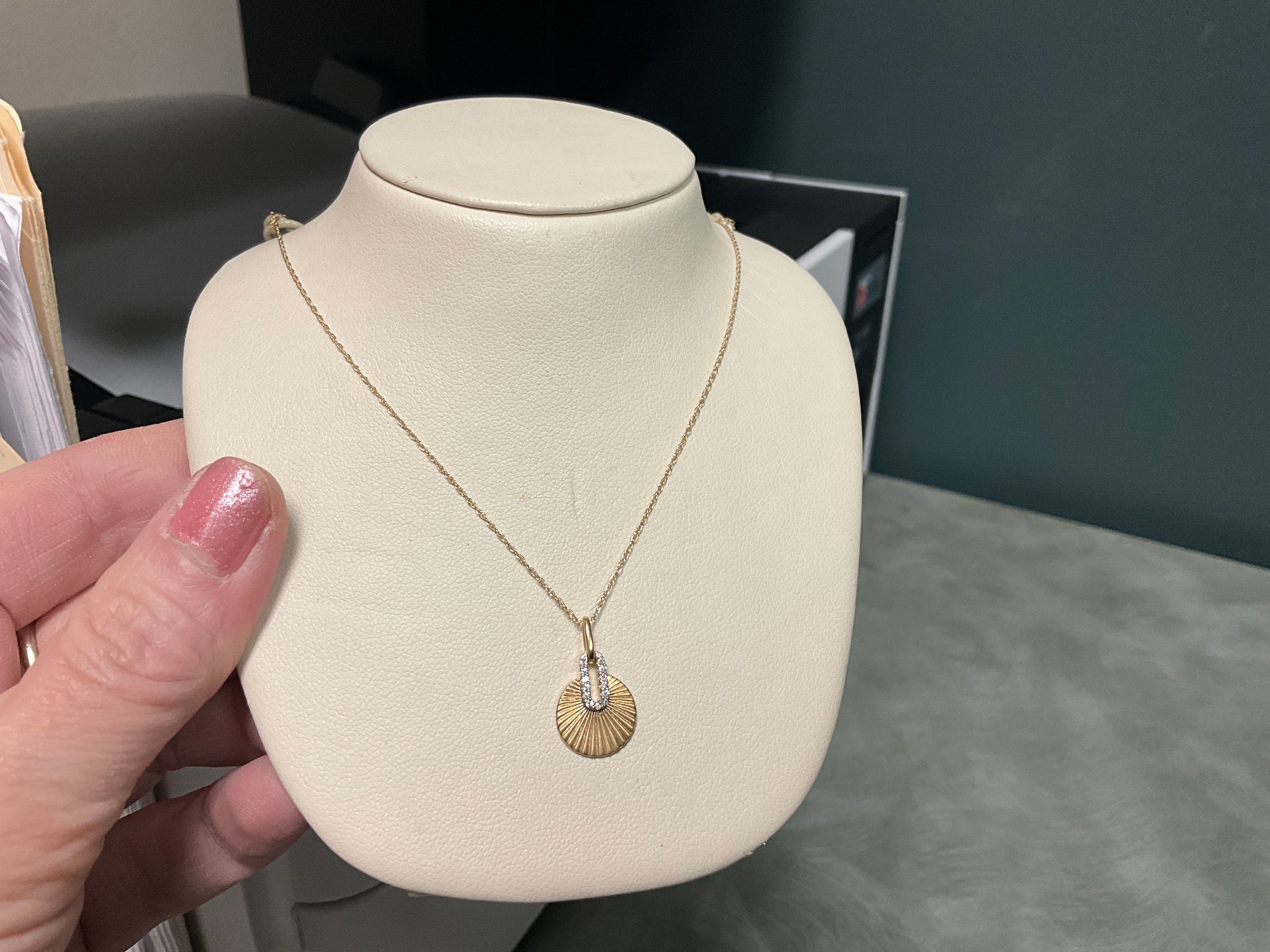 14ky C Diamond Pendant w/chain .05 CWT