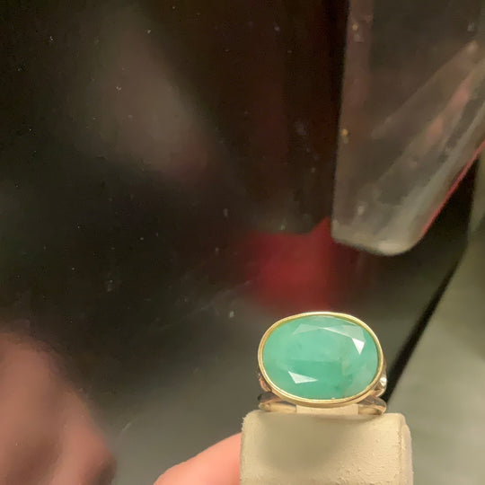 18KY Emerald Ring with diamonds